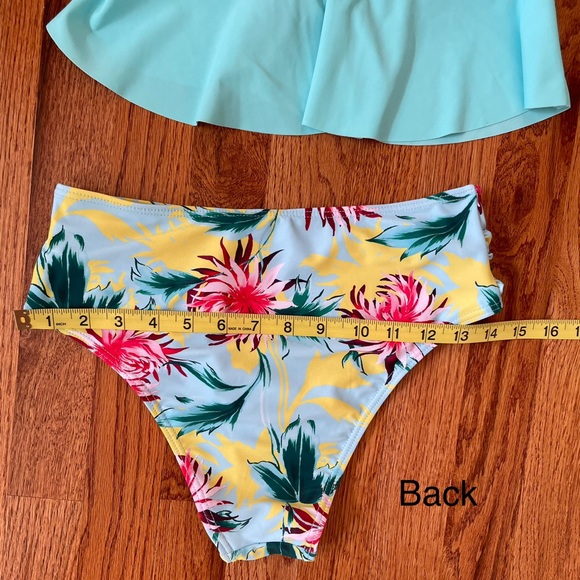 NWOT Floral Ruffled Crisscross Strap Bikini. Small.🌸 - Picture 14 of 16
